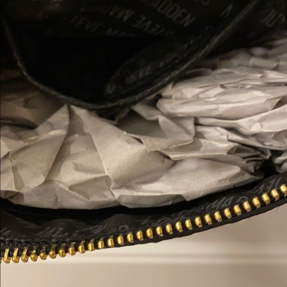 NWT Steve Madden Black bMaggie Logo Crossbody - Picture 5 of 5